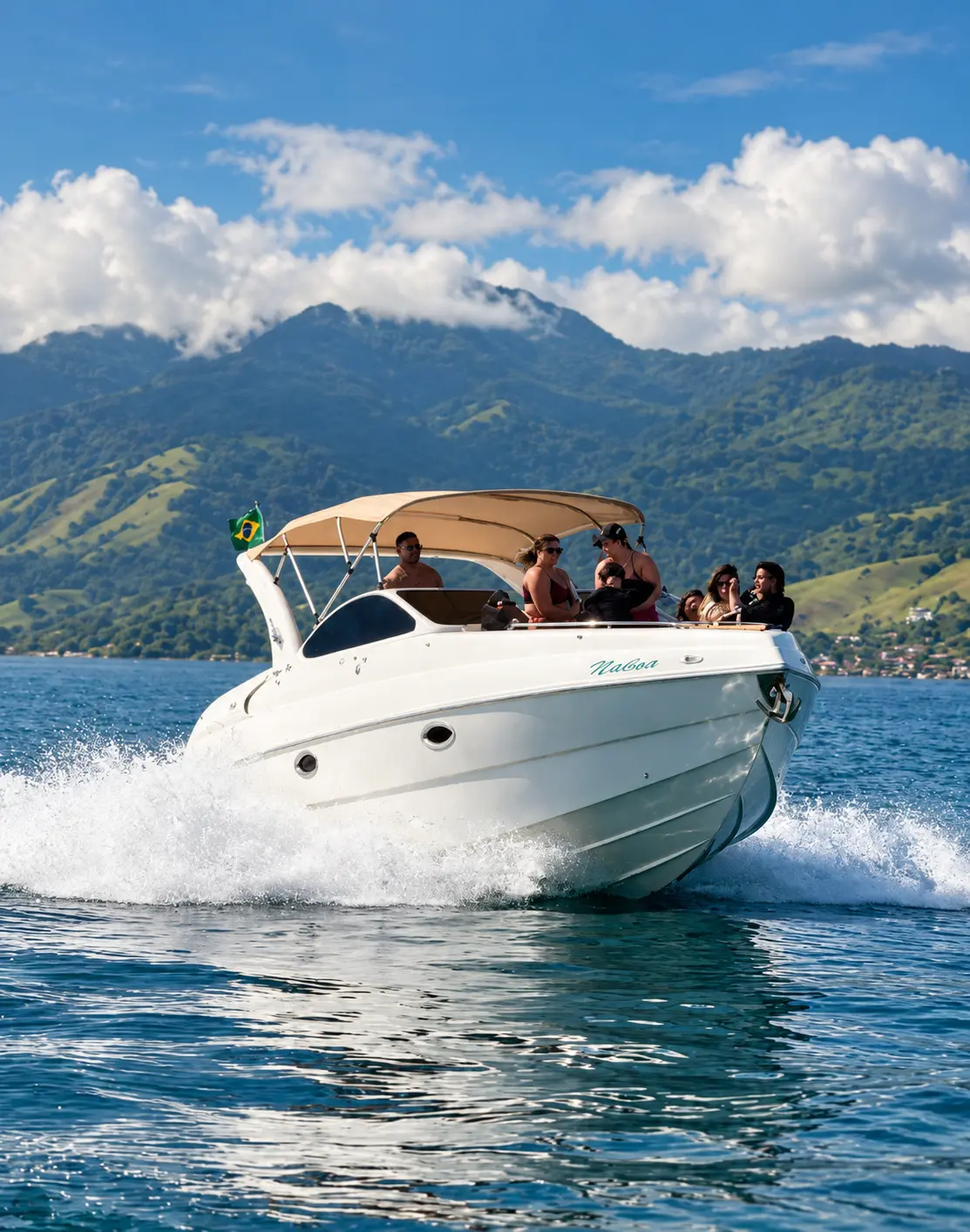 Lancha Na Boa navegando en Angra dos Reis